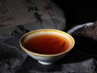 2008年的老班章普洱茶餅生茶缺了一塊值錢嗎？